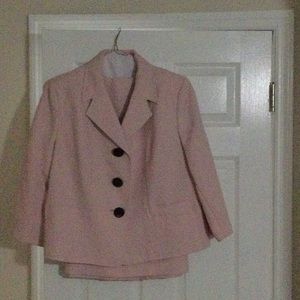 Kasper Pink Suit with black Buttons